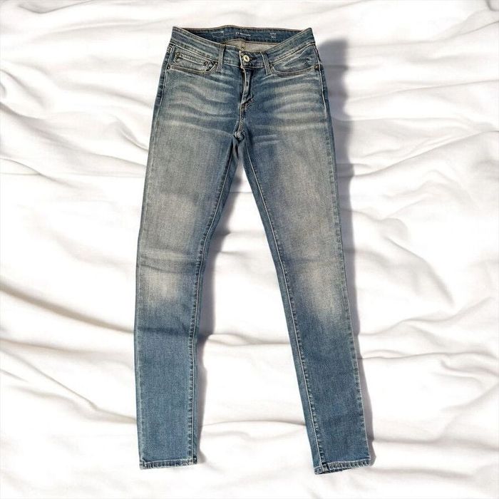 Jean Levi's neuf bleu délavé