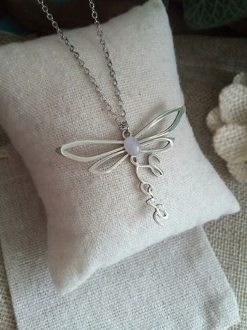 Collier libellule love et pierre de lune