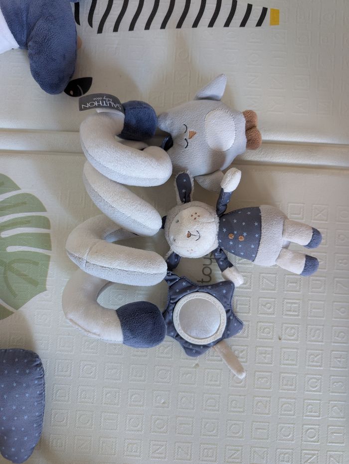 Lot SAUTHON MERLIN – Mobile musical, tapis d’éveil, tour de lit et accessoires bébé - photo numéro 2