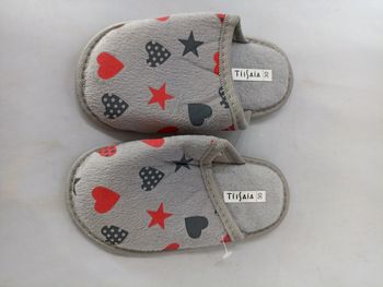 Chaussons gris coeur taille30