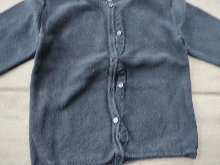 Lot n° 458 Gilet Kiabi 18 mois - photo numéro 3