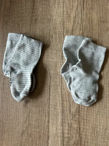 2 paires de chaussettes grises
