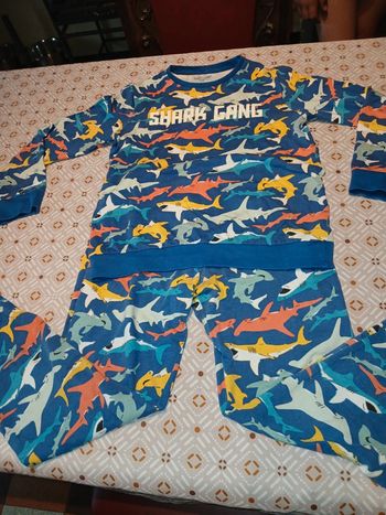 Pyjama 12 ans très bon état