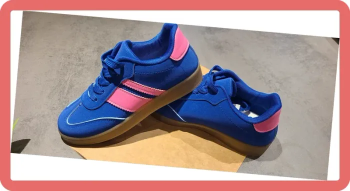 Sneakers en suédine à bandes, NEUVES, coloris Bleu, Taille 39