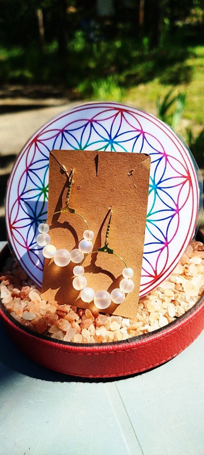 Créoles Élégance en Plaqué Or 18 Carats et Pierres de Lune 🌜 - photo numéro 3