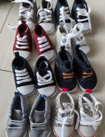 Lot de 8 paires de chaussures bébé 