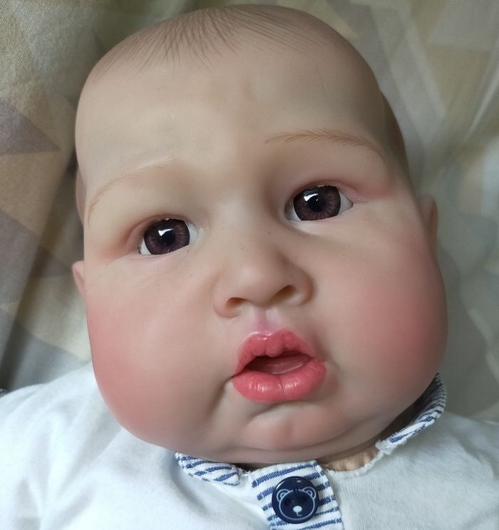 Gros bébé reborn potelé - photo numéro 3