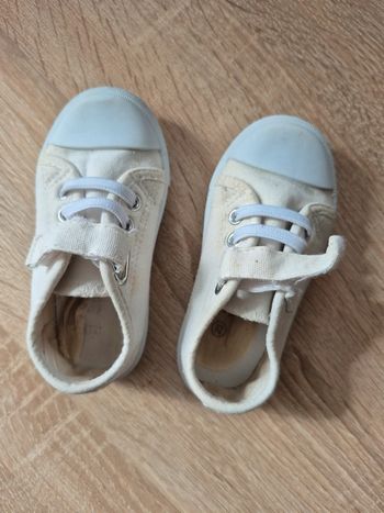 Baskets taille 23 en toile