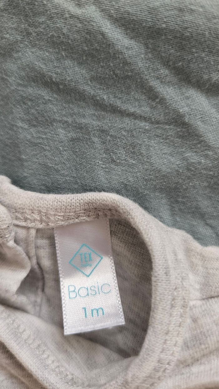 Lot vêtements bébé 1 mois - photo numéro 3