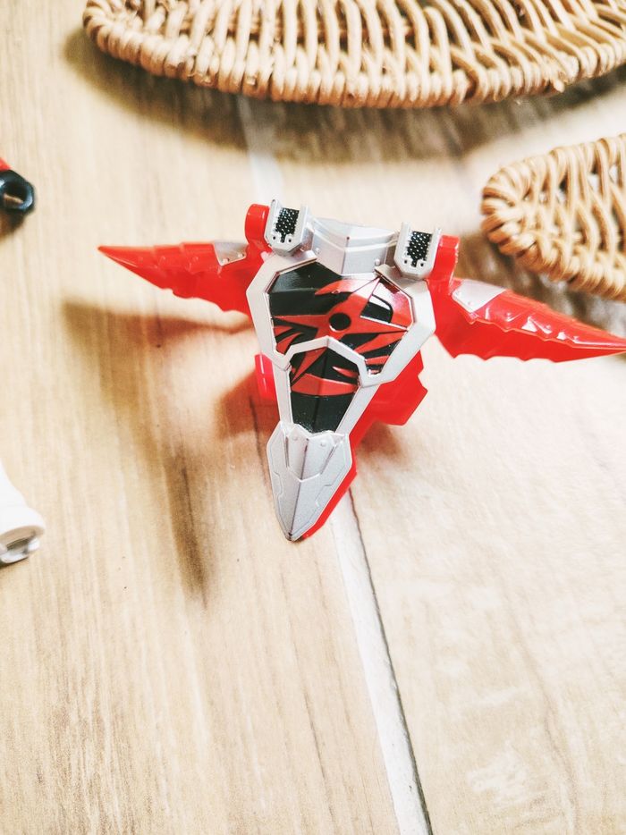 🙅 Power rangers ninja steel deluxe figurine Maître Ninja rouge or avec bouclier étoile amovible - photo numéro 5