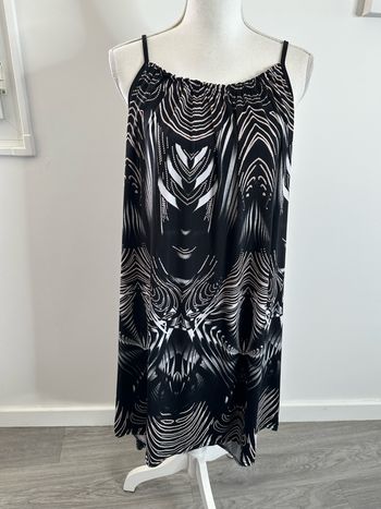 Robe bariolée noire et blanche T48 4XL