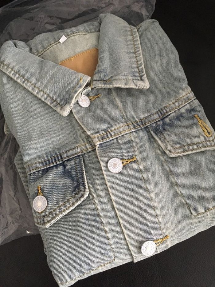 Blouson en denim avec boutons - bleu clair