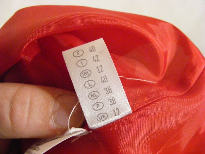 Superbe robe rouge Yessica Neuve taille 40 - photo numéro 9