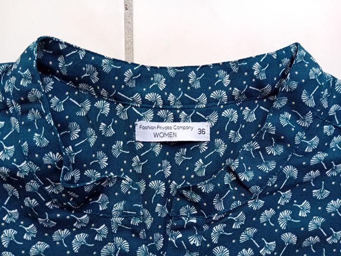 haut bleu marine à motif état neuf