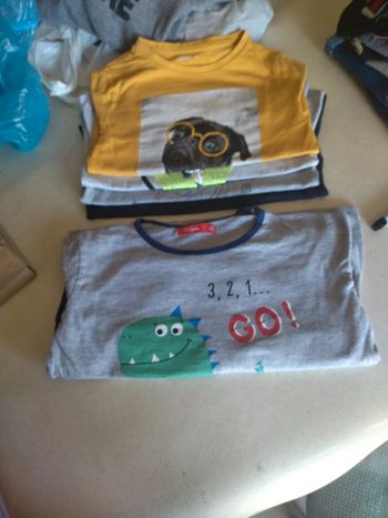 Lot de 4 tee shirt manches longues + 1 pyjama manches longues Taille 6 ans