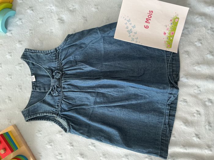 robe sans manches en jean léger bleu ouverture totale au dos 6 mois - photo numéro 3