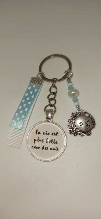 Porte clé message bijoux de sac " La vie est plus belle avec des amis"