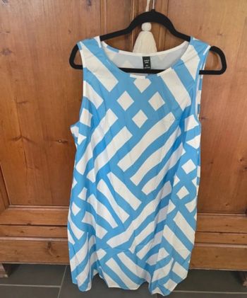Robe neuve forme trapèze bleu blanc