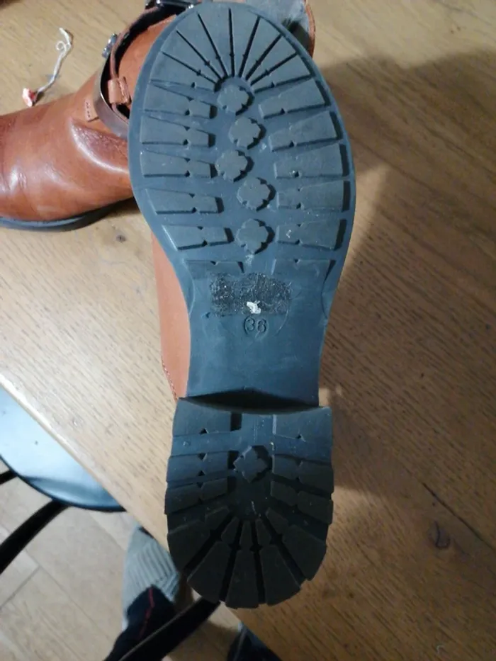 Bottines en cuir marron Marque André Taille 36 - photo numéro 5