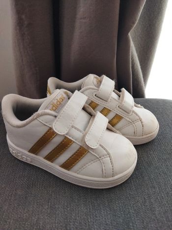 Basket adidas taille 21