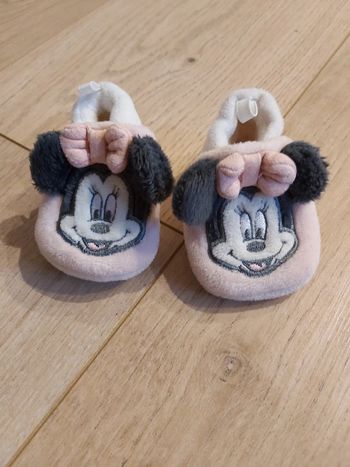 Chaussons fille Disney Minnie 0-3 mois comme neuf (78)