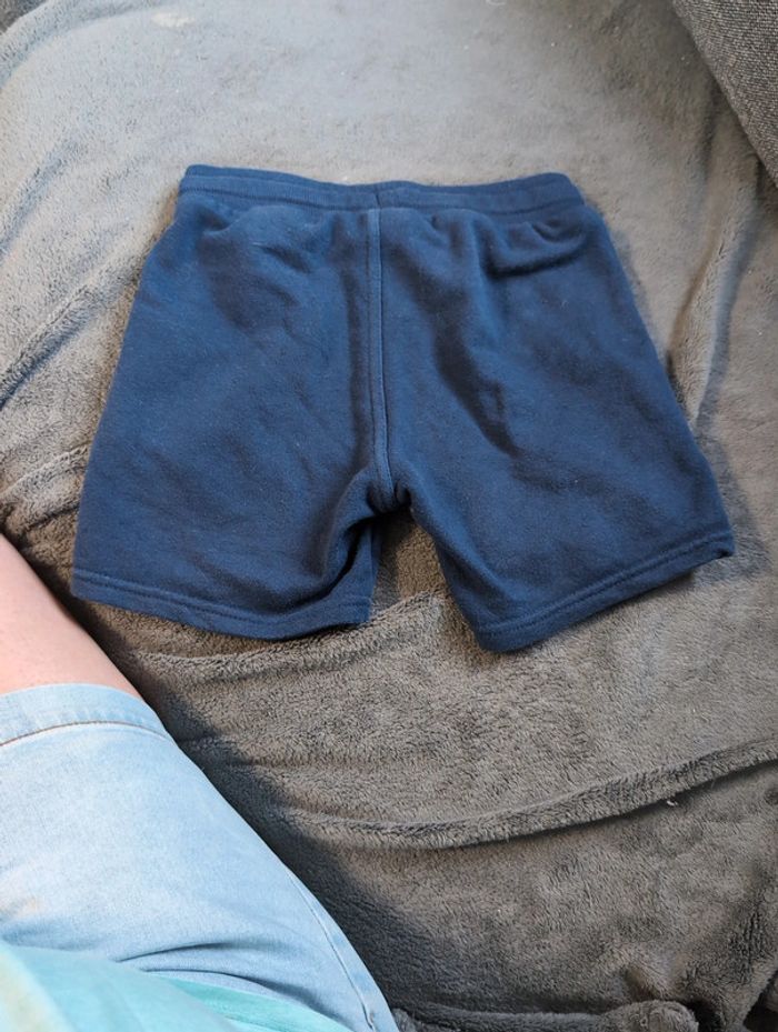 Short classique garçon bleu 5 ans - photo numéro 2