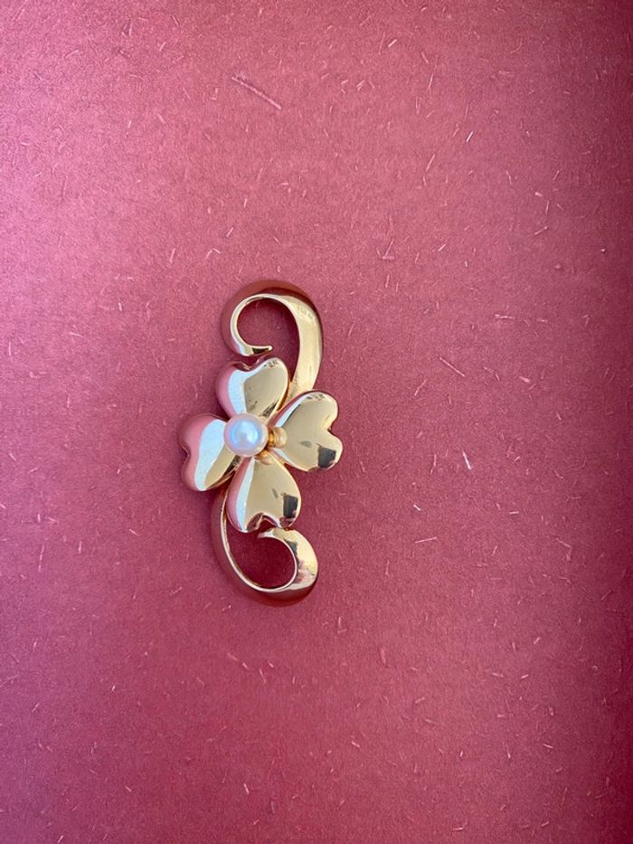Broche vintage trèfle avec perle sur une note de musique en métal doré - photo numéro 2