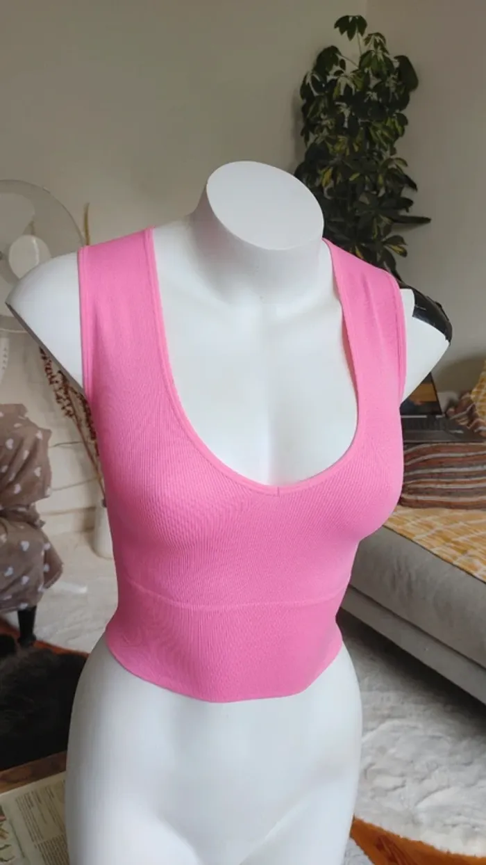 Top débardeur moulant décolleté rose fushia crop top - photo numéro 2