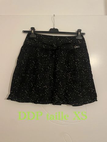 Jupe taille haute fluide évasée noir motifs doré avec ceinture DDP taille XS