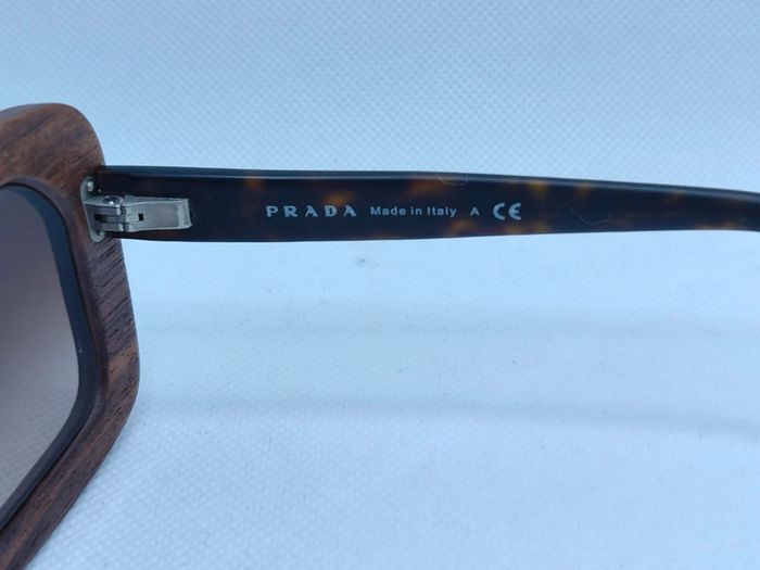 Lunettes de soleil Prada en Bois et acétate marron - photo numéro 4