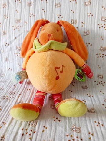 Peluche musicale lapin Doudou et Compagnie