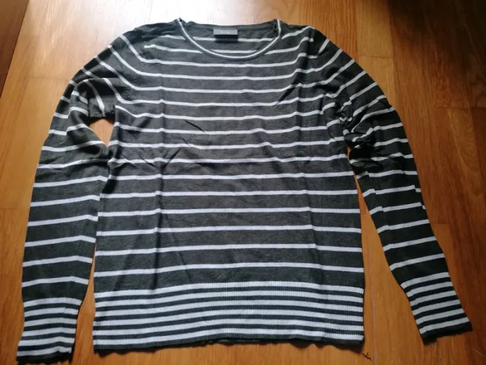 Pull rayé kaki et blanc