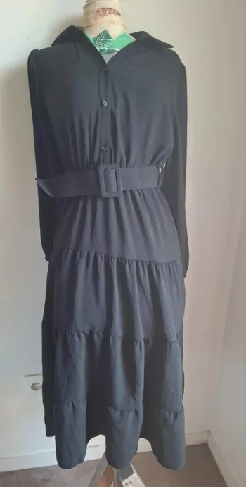 Robe noire longue ceinturée, chic et sophistiquée - parfaite soirée, Madison, neuve, taille S/M