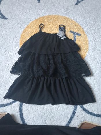 Débardeur noir volants dentellesm 5 ans