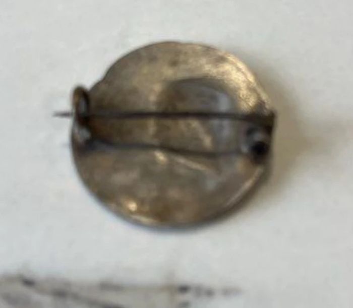 Broche Jeanne d’Arc signée LEVY Diamètre 25 mm - photo numéro 2