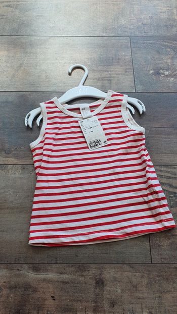 T-shirt h&m 9 mois en très bon état