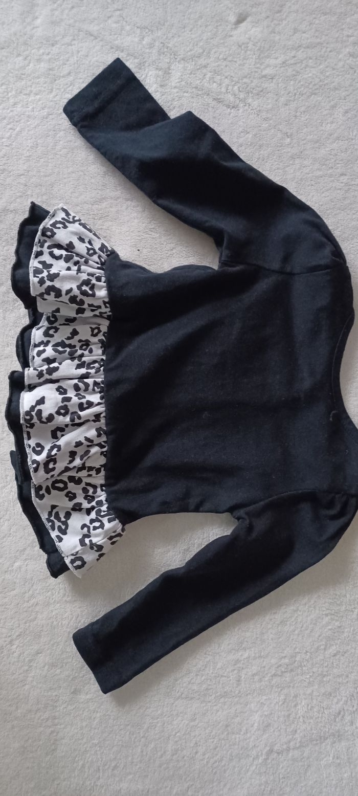 Très jolie petite veste bébé fille T 6 mois - photo numéro 6