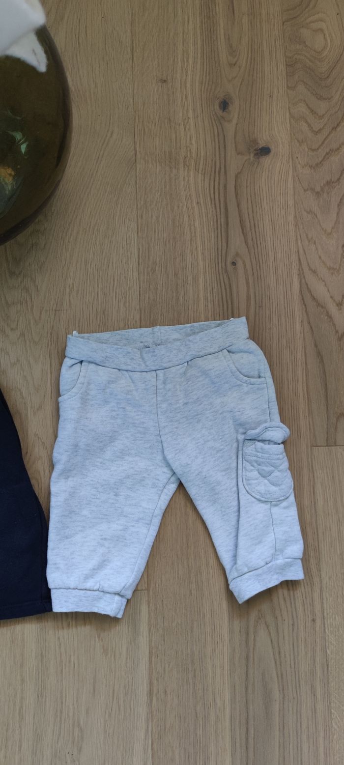 Joggings, 1 mois. - photo numéro 3