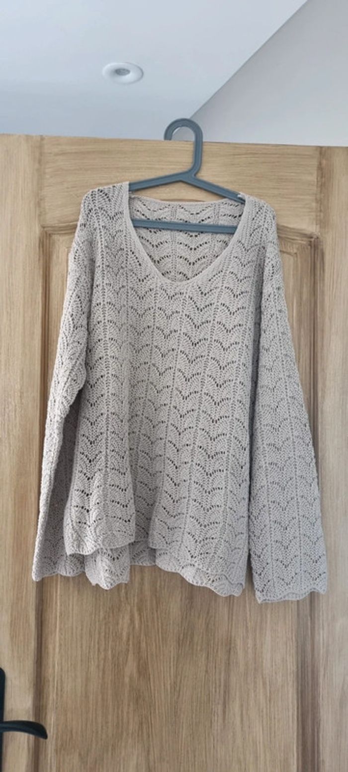 Pull beige rosé ajouré