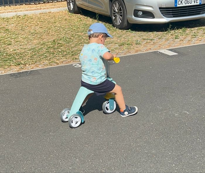 Trotinette porteur 2 en 1 Smoby en très bon état - photo numéro 4