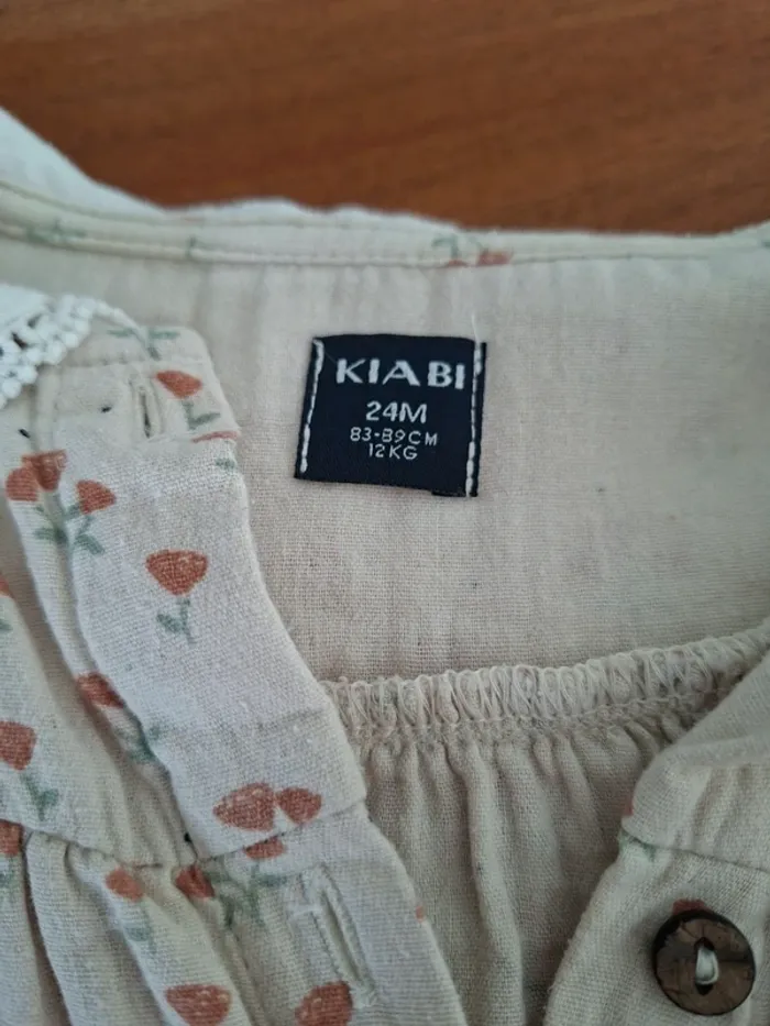 Lot composé d'une jolie robe col claudine, un body et des collants Kiabi 24 mois - photo numéro 4
