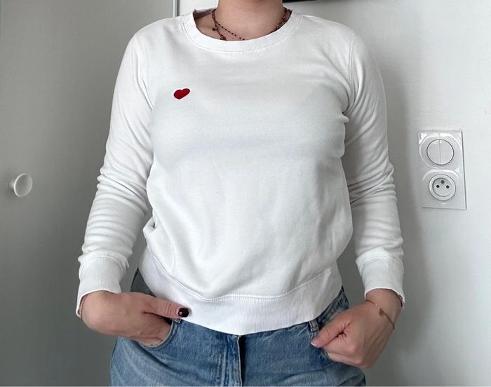 Pull blanc à cœur rouge – Monoprix – Taille M Douillet | Tendance | Très bon état