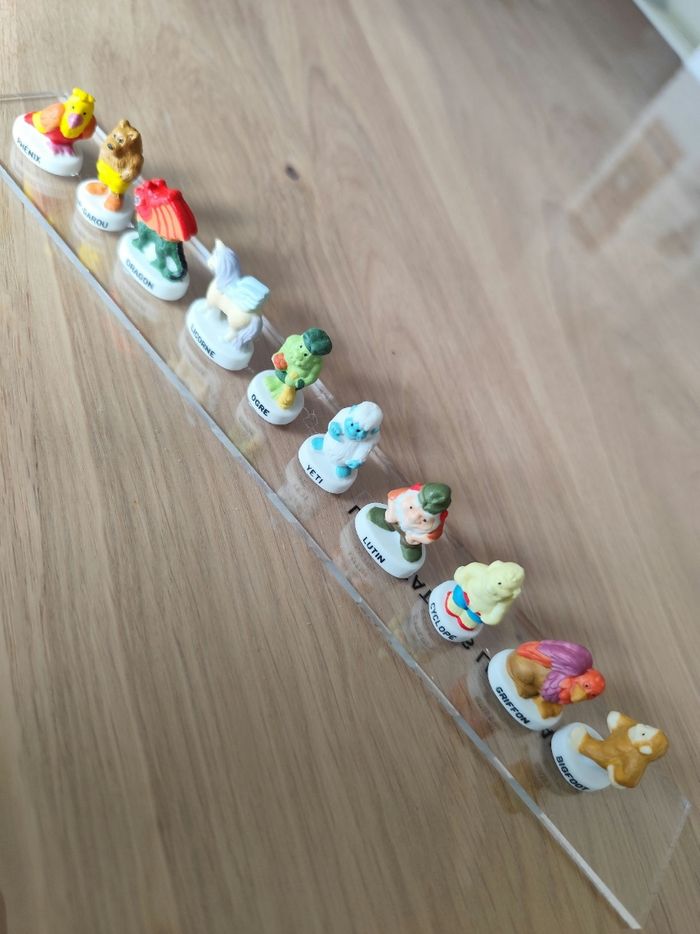 Lot de 10 figurines en céramique " les créatures légendaires"