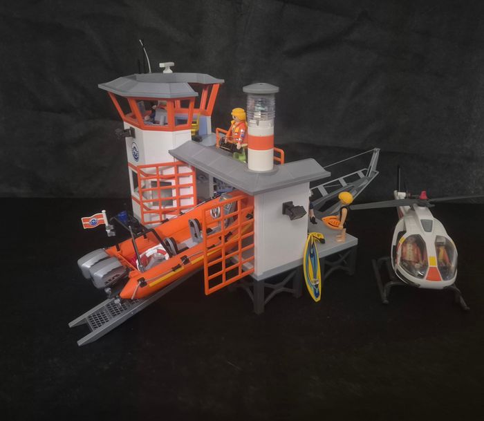 Playmobil - Station des gardes côtes 5539 et hélicoptère 5542 - L'alerte est donnée - photo numéro 3