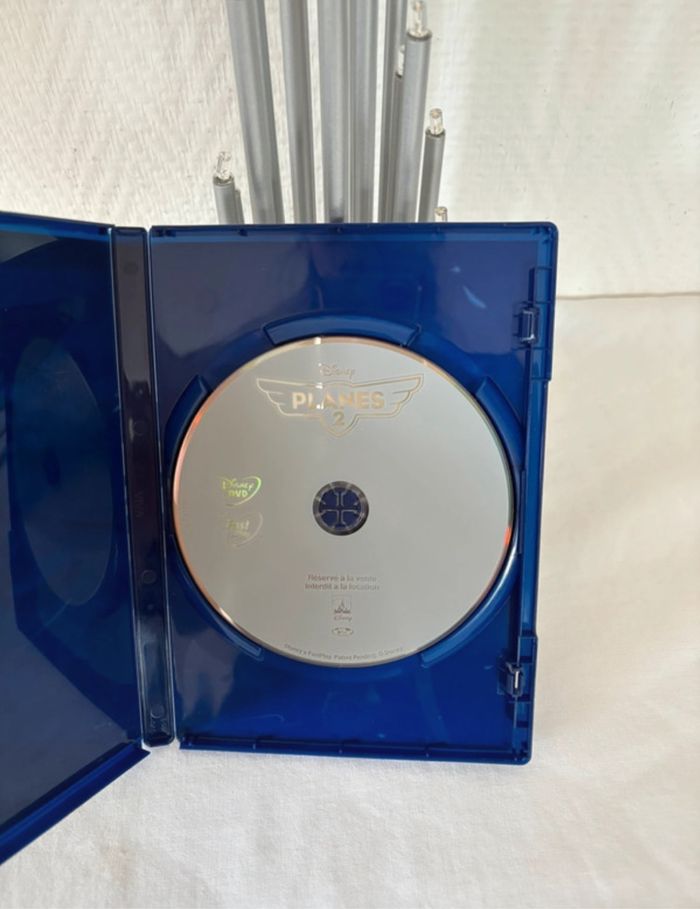 • Dvd Disney numéroté ~ Planes (108) & Planes 2 (111) • - photo numéro 7