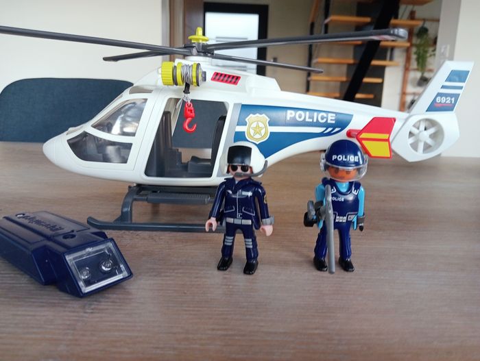 Playmobil 6921 Hélicoptère de Police avec son projecteur de recherche - photo numéro 3