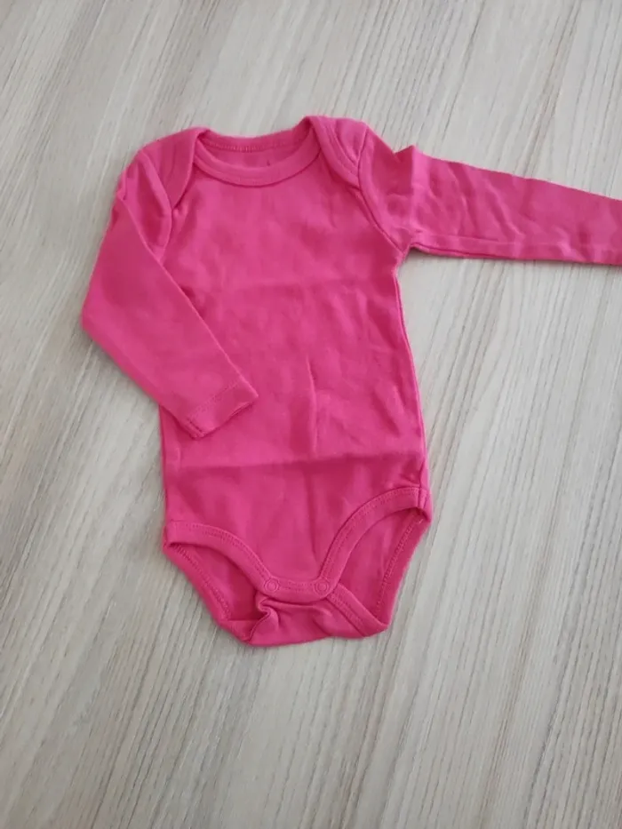 Lot 7 bodies 3 mois - photo numéro 3