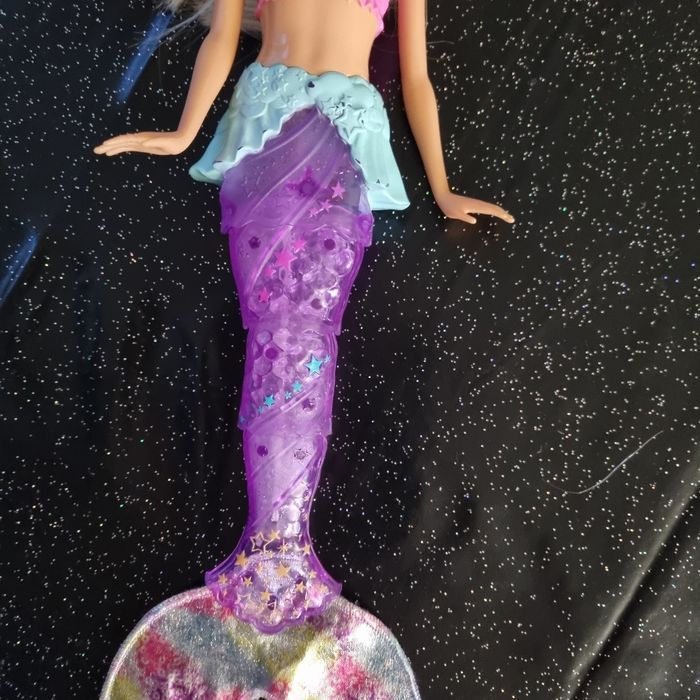 poupée BARBIE sirène  (la queue s allume) - photo numéro 4