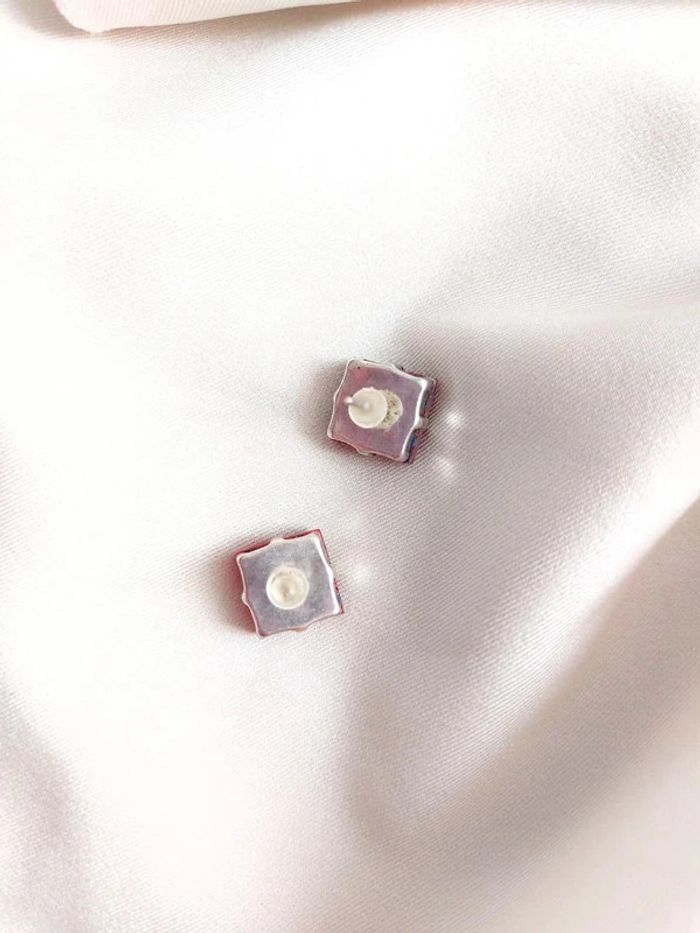 Boucle d'oreilles puces strass rouge - photo numéro 4