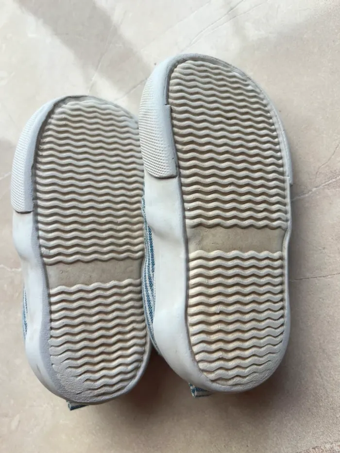 Chaussures bébé H&M rayées bleu et blanc - Taille 18/19 - photo numéro 4